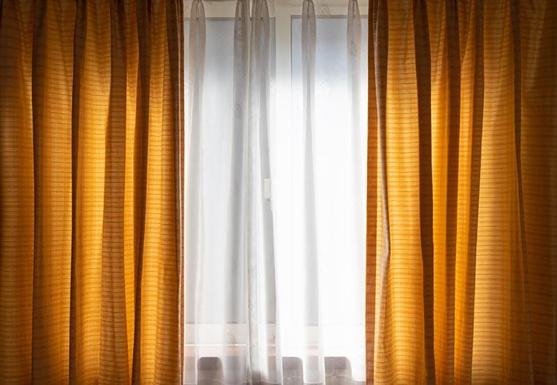 Glass window and shading curtain